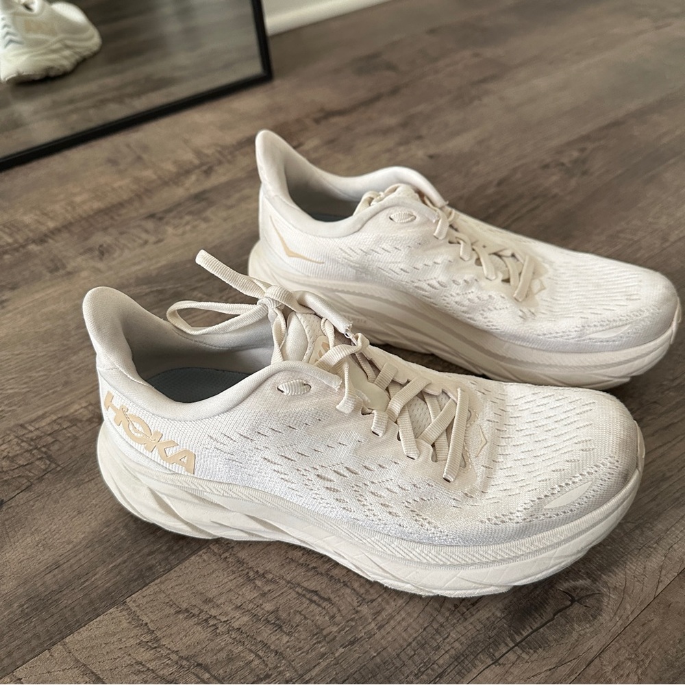 Hokas Clifton 8
